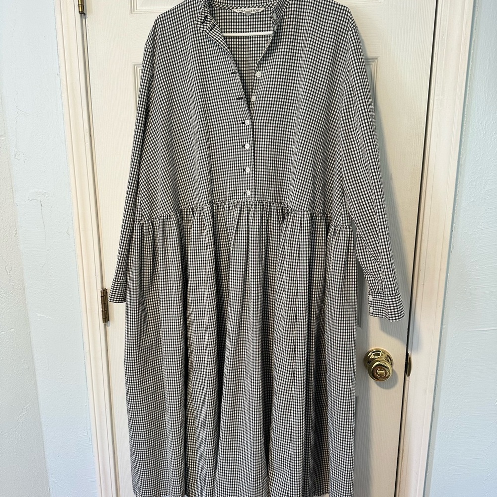 Chic Monochrome Long Sleeve Dress